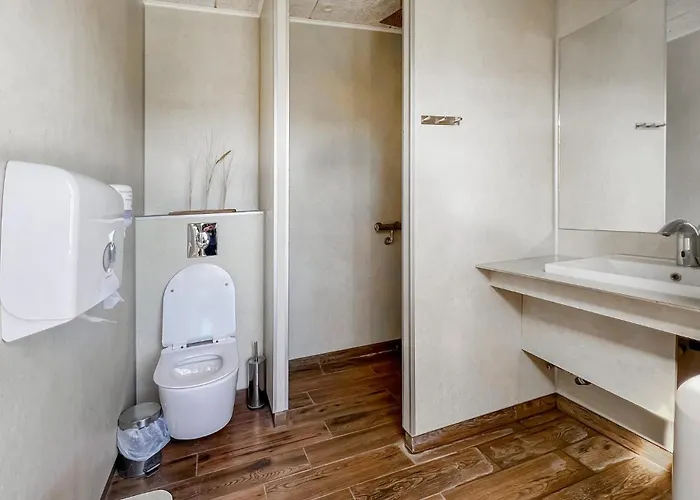 1 Bedroom Cozy In